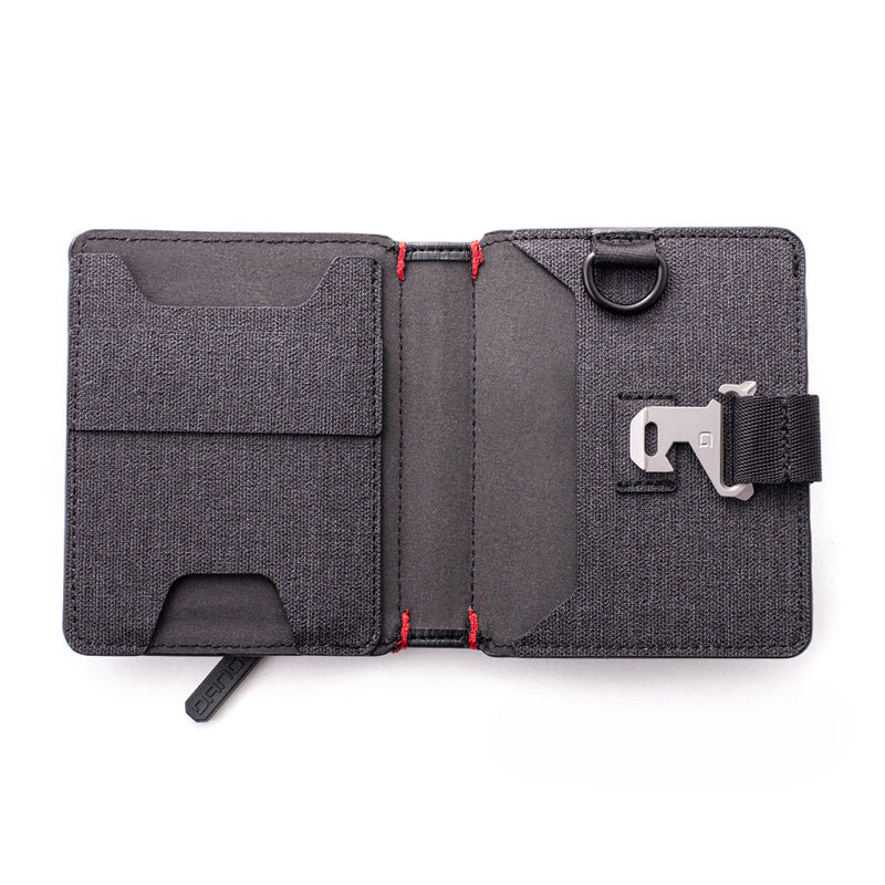 P01 PIONEER™ TRAVEL WALLET